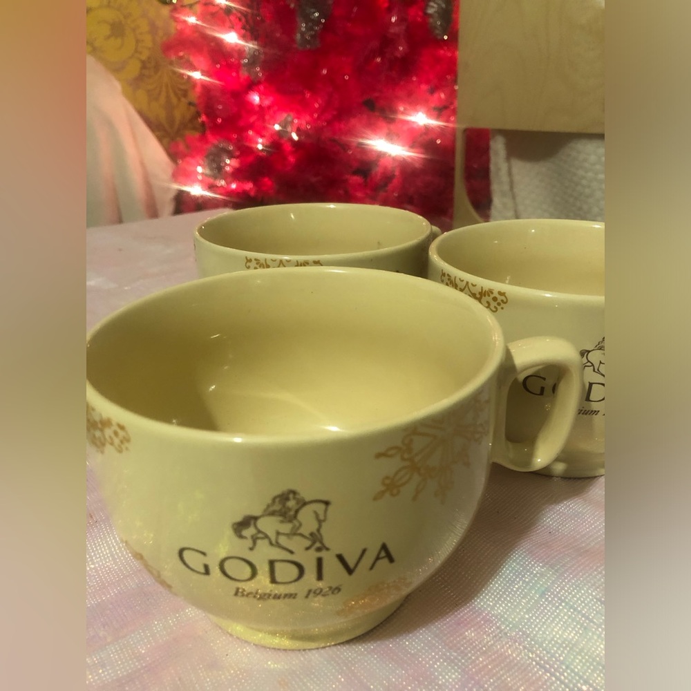 Set of 3 Godiva Cream Ceramic big mugs gold details